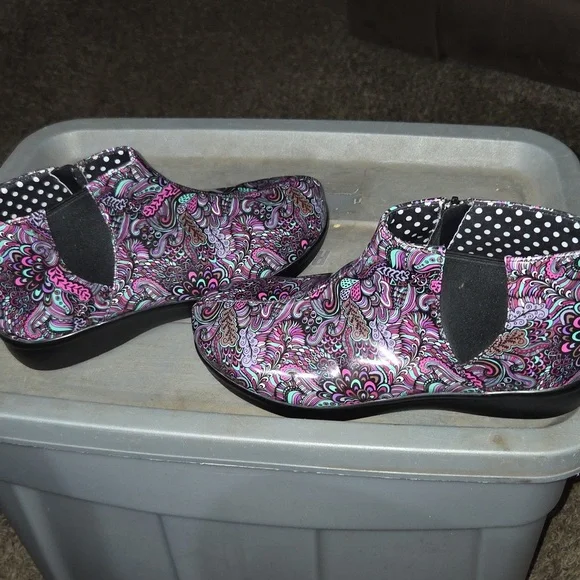 Colorful ALEGRIA By Pg  Women's Rain Ankle  Boots Size 10. - Picture 4 of 5